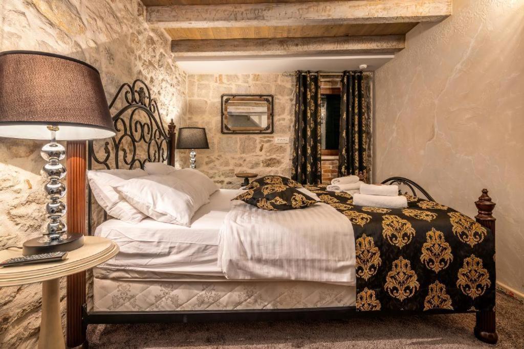 Historic Plaza Varos Split (Adults Only) Екстер'єр фото