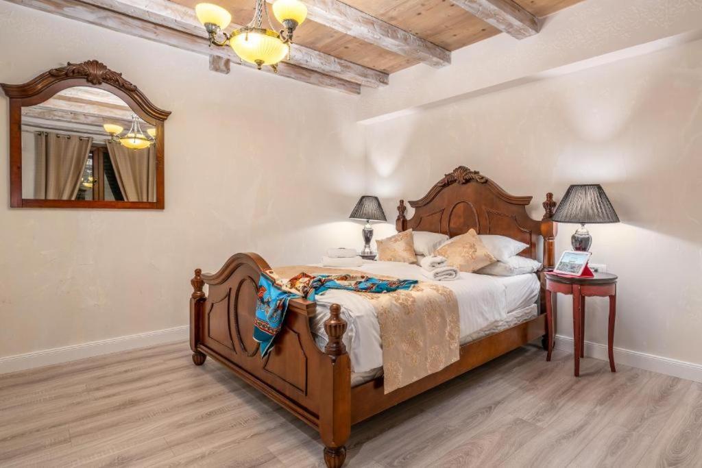 Historic Plaza Varos Split (Adults Only) Екстер'єр фото
